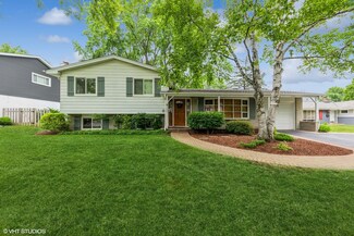 1040 Crestfield Ave, Libertyville, IL 60048