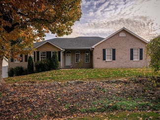 243 Maple Rd, Hurricane, WV 25526