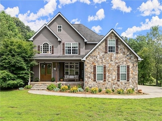 152 Grand View Dr, Cleveland, GA 30528