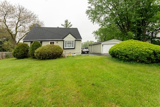 3300 Ellenboro Dr, Troy, MI 48083