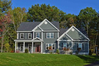 32 Hemlock Cir, Sandown, NH 03873