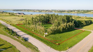 3096 Lake Front Dr, Jamestown, ND 58401