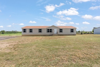 5609 Texas St, Joshua, TX 76058