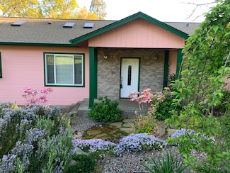 860 5th Ave, Central Point, OR 97502