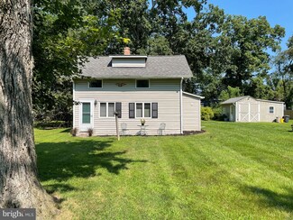 46 Woodland Ave, Ewing, NJ 08638