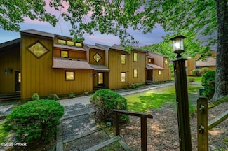 1107 Crest Cir, Lakeville, PA 18438
