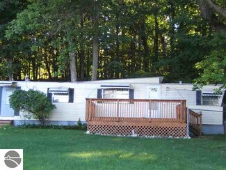 1129 Memory Ln, Frankfort, MI 49635