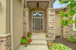 5734 Alden Ct, Shawnee, KS 66216