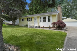 915 Coventry Dr NW, Grand Rapids, MI 49544