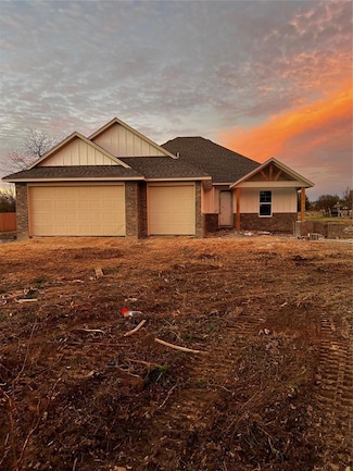 319 Cross Creek Cir, Ardmore, OK 73401