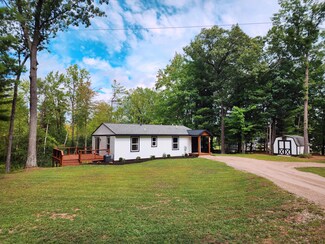 1661 Hess Lake Dr, Grant, MI 49327