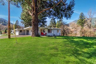 214 W Main St, Rogue River, OR 97537