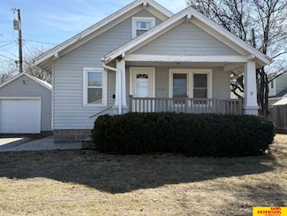 737 W 17th St, Fremont, NE 68025