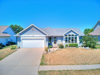 5225 Thackeray Dr, Ames, IA 50014