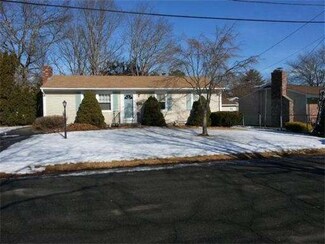 11 Greenbrier Ct, New Bedford, MA 02745