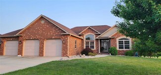 220 E Halifax Dr, Waterloo, IL 62298