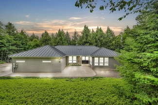 1309 Great Moose Dr, Hartland, ME 04943