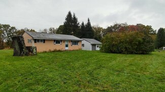 107 Maple Shade Rd, Cranberry, PA 16319