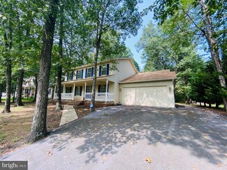 308 Laurel Dr, Cross Junction, VA 22625