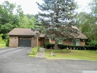 8 Four Seasons Rd, Catskill, NY 12414
