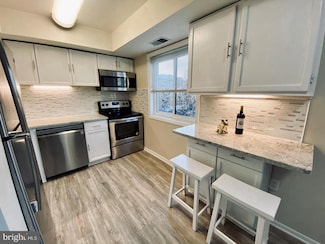 3312 S 28th St Unit 404, Alexandria, VA 22302