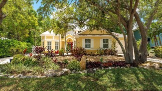 1746 Hillview St, Sarasota, FL 34239