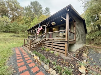 206 Pete Amos Rd, Lindside, WV 24951