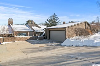 905 S 112th Plaza, Omaha, NE 68154