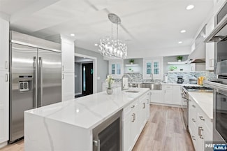 276 River Dr, Rivervale, NJ 07675