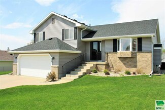 519 Broadmoor St, Sioux City, IA 51103