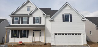 111 Petrelia Dr, Honey Brook, PA 19344