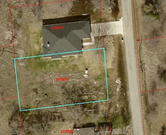 1081 Pearl Harbor St, Tool, TX 75751