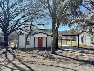 113 W Arnold St, Granbury, TX 76048