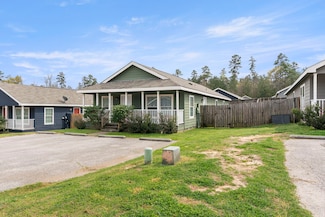 117 Varsity Dr, Huntsville, TX 77340