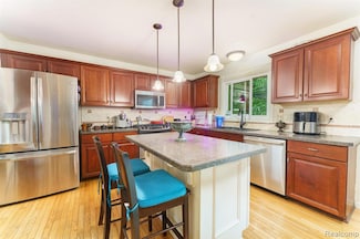 1418 Trailside Blvd, Wixom, MI 48393