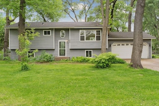 1032 Oak Ridge Point NE, Minneapolis, MN 55434