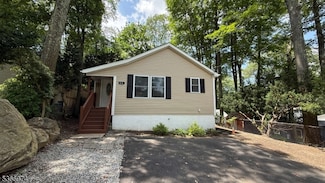 58 Tufts Trail, Hopatcong, NJ 07843