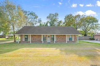 2209 Live Oak Dr, Brusly, LA 70719