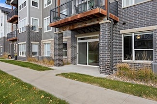 9065 Bishop Dr Unit 111, West Des Moines, IA 50266