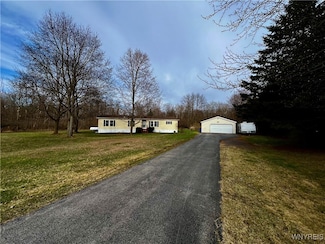 3513 Checkered Tavern Rd, Lockport, NY 14094