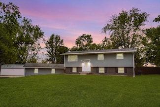 523 W State St, Washburn, IL 61570