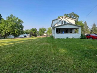 709 S 16th Ave, Freeport, IL 61032