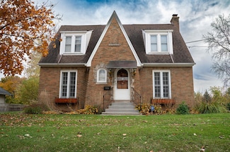 715 E College Ave, Waukesha, WI 53186