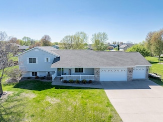 N7121 Elizabeth Dr, Holmen, WI 54636