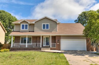 5509 Cody Dr, West Des Moines, IA 50266