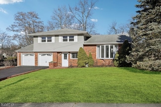 27 Stanford Place, Wayne, NJ 07470