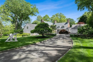 8 Coventry Ct, Purchase, NY 10577