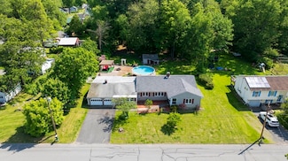 142 Oakland St, Greenfield, MA 01301