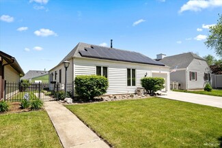 32 Afton Dr, Montgomery, IL 60538