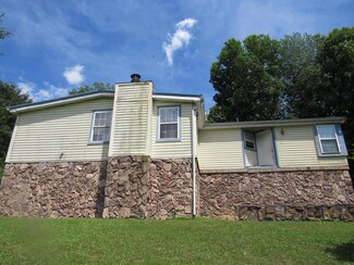 605 E Reynosa Ln, Big Stone Gap, VA 24219
